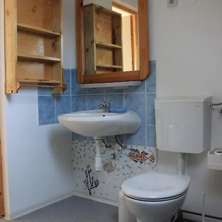 アパート A Kert *